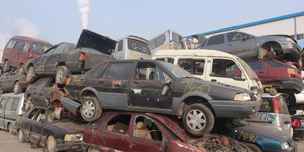 汽車(chē)外殼破碎機(jī)，在報(bào)廢汽車(chē)拆解中“尋寶”